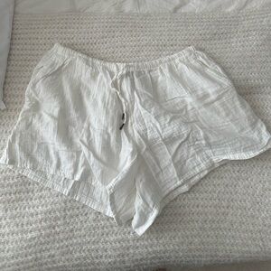 GAP Women's White linen Shorts